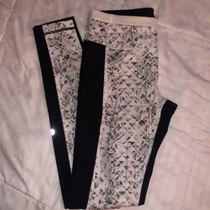 lululemon speed up tight size 6 patterned